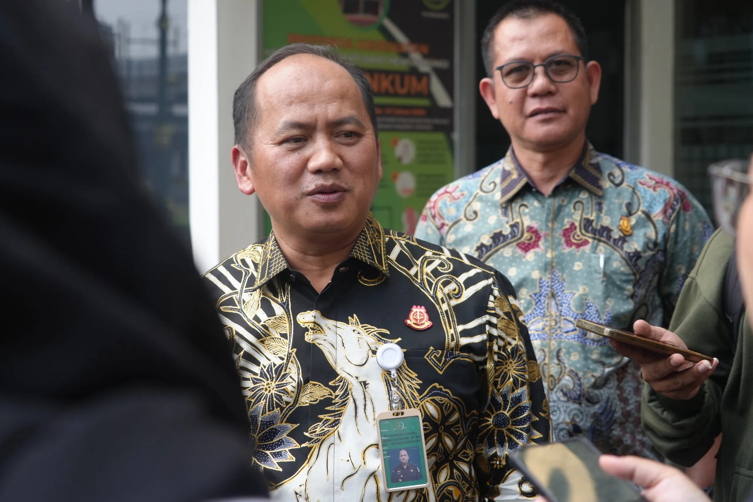 Dibekuk di Taman Sari, Buronan Kasus Ancaman Senpi Akhirnya Ditangkap Kejagung