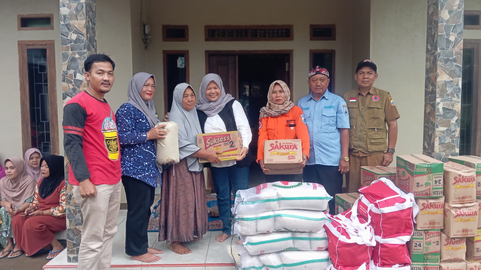 Ketua DPRD Lebak Jenguk Warga Terdampak Banjir Banjarsari, Salurkan Bantuan Logistik