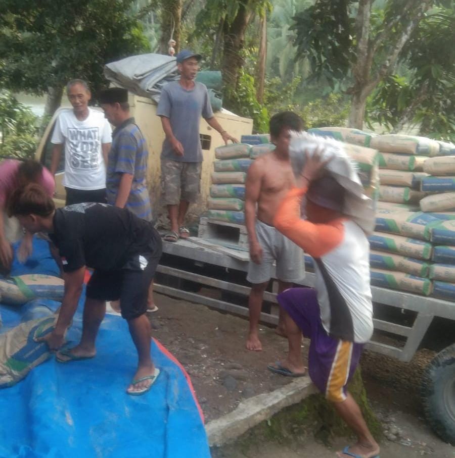 Pejabat Datang Saat Minta Suara, Ikwan Datang Bawa Semen