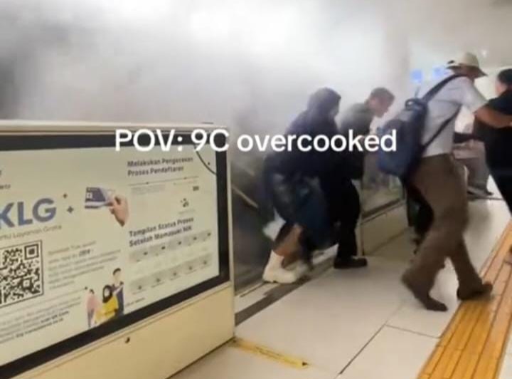 Bus Transjakarta Keluarkan Asap Putih, Penumpang Dievakuasi