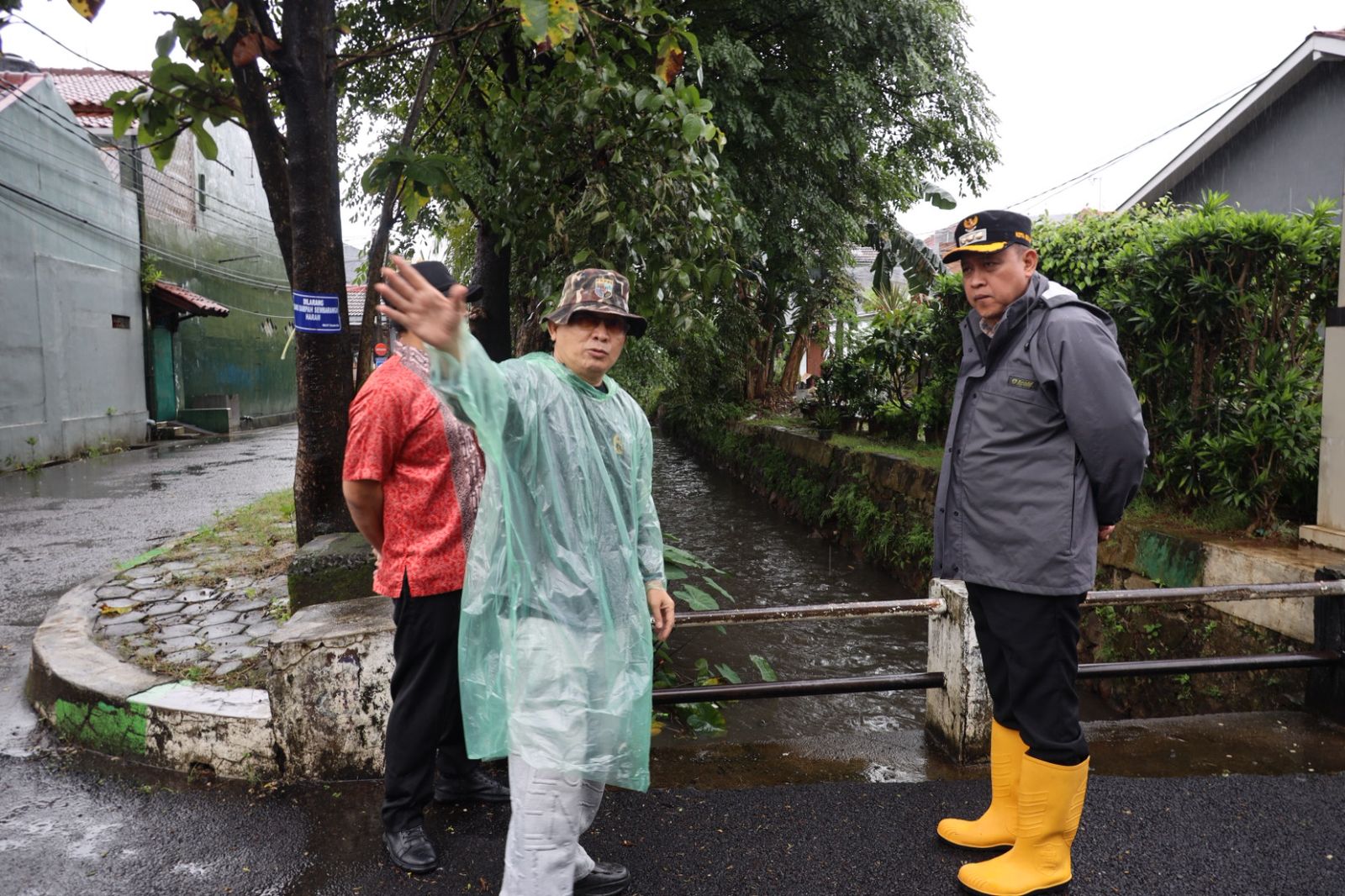 Wali Kota Bekasi Tinjau Kali Chandra, Jembatan Akan Ditinggikan untuk Atasi Banjir