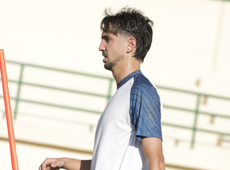 Target Empat Besar, Castanheira Resmi Berseragam Persikad