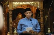 Tarawih Keliling di Masjid Al A’raaf, Walikota Bekasi Sampaikan Komitmen Kebersihan, Sampah, dan Layanan Kesehatan