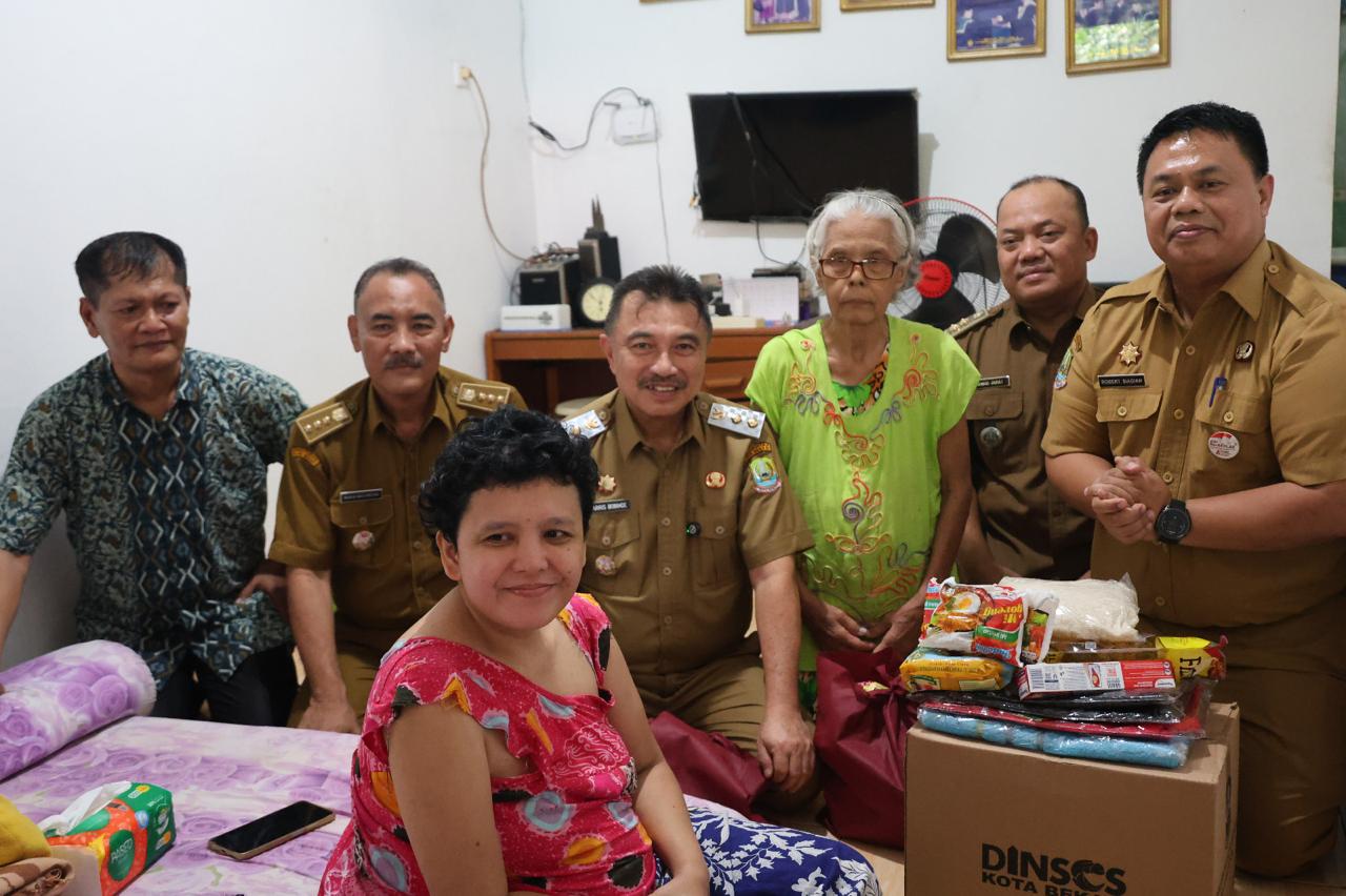 Wawali Harris Bobihoe Tinjau Langsung Warga Penerima Manfaat Bantuan Kesehatan
