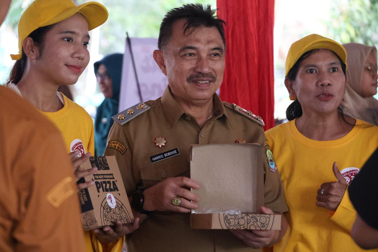 Wawali Bekasi Borong Jajanan Takjil UMKM, Dukung Produk Lokal dan Ekonomi Kerakyatan