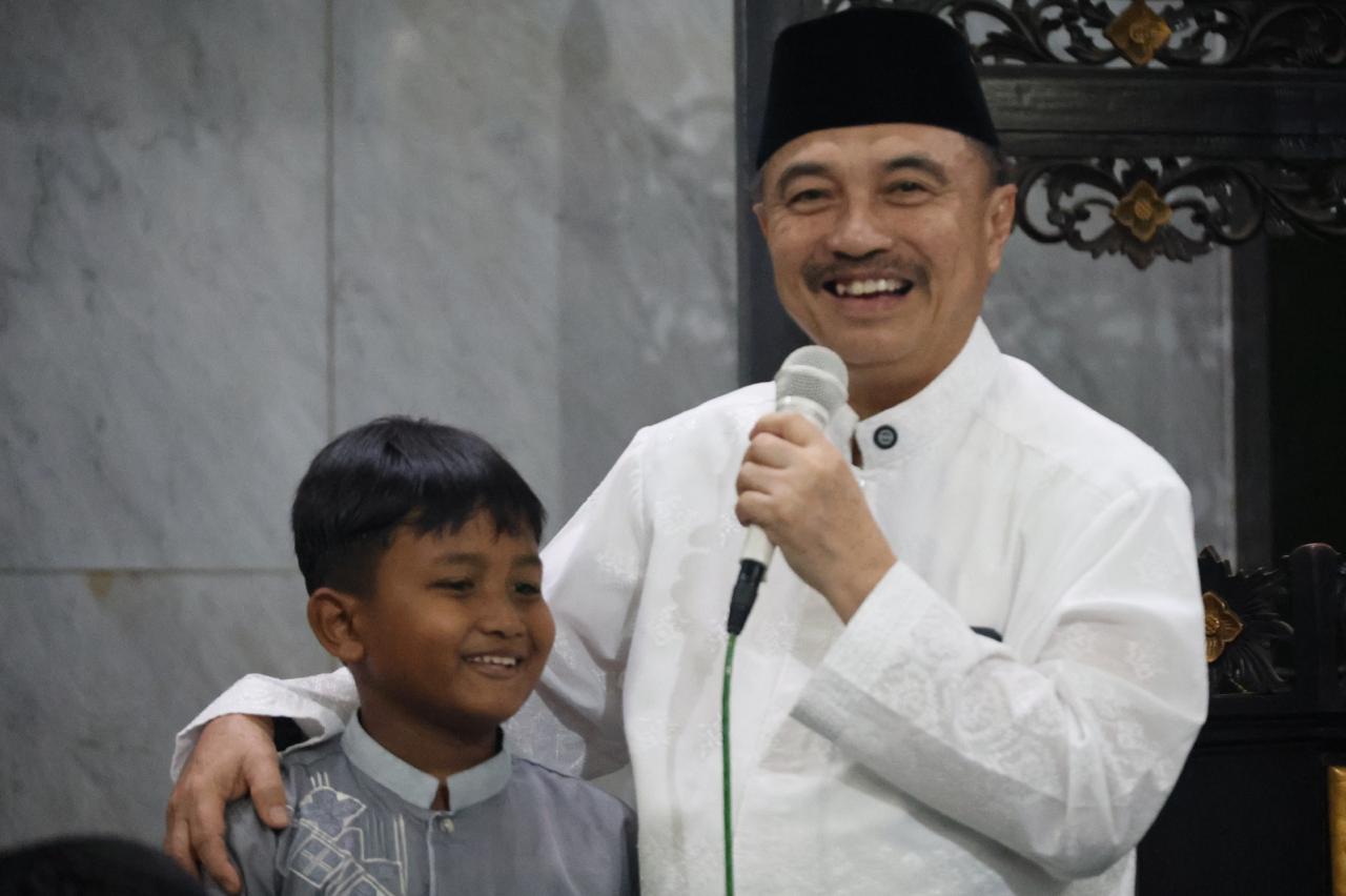 Wawali Harris Bobihoe Ajak Umat Makmurkan Masjid dan Jaga Generasi Muda di Tarawih Keliling