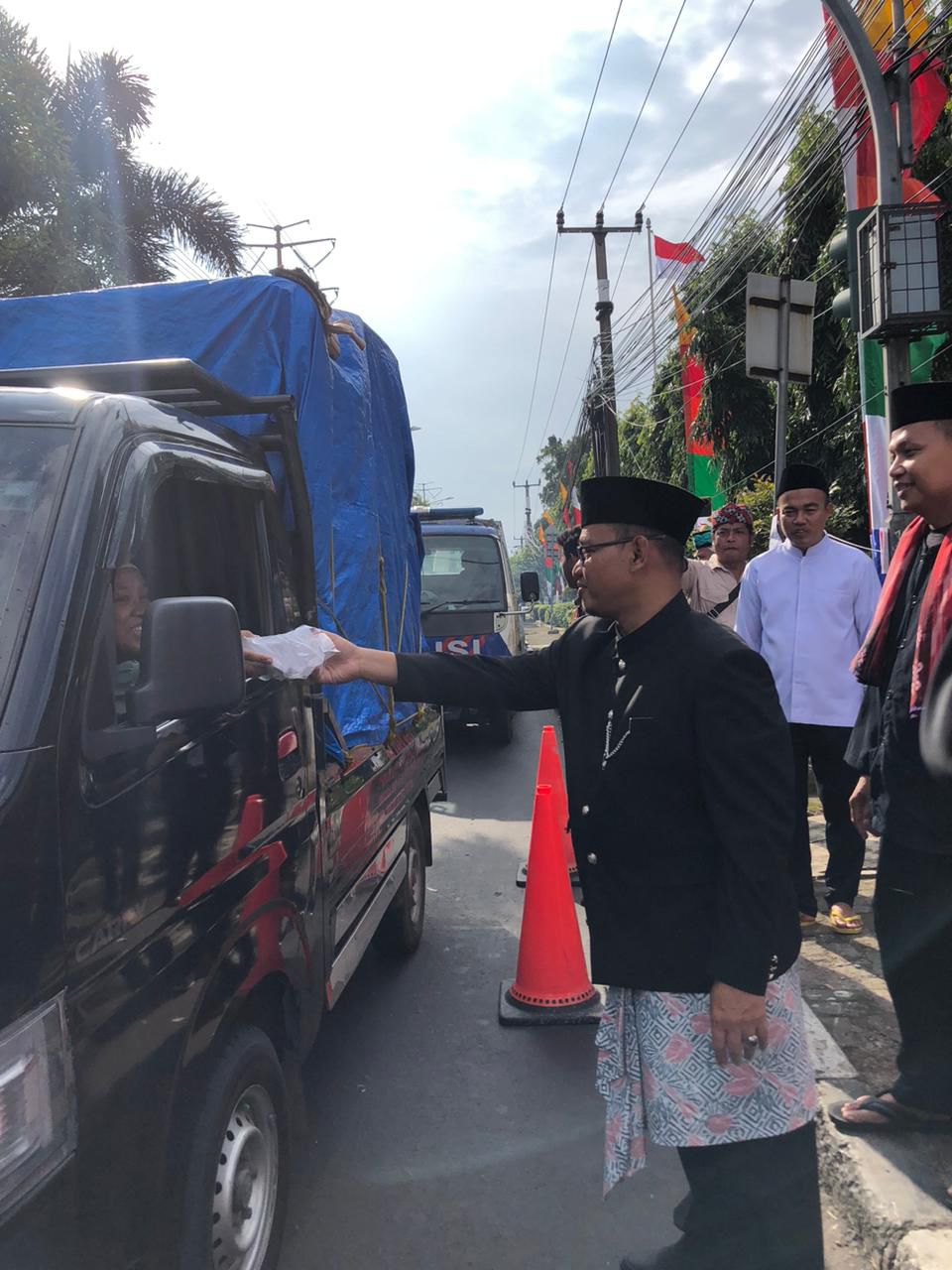 Semarak HUT ke-29 Kota Bekasi, DPRD Kota Bekasi Berbagi Takjil kepada Masyarakat di Bulan Suci Ramadhan 1447 Hijriah