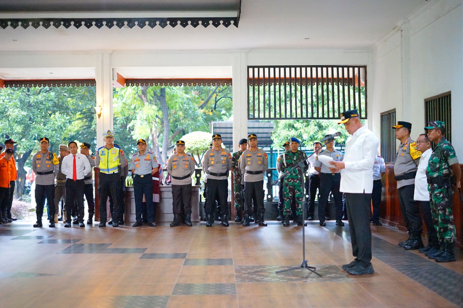 Wali Kota Bekasi Pimpin Apel Gabungan Tiga Pilar, Siap Amankan Arus Mudik Lebaran