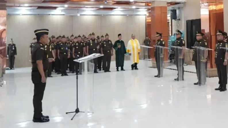 Rotasi Besar Kejati Jatim, Lantik Wakajati dan 5 Kajari, Agus Sahat: “Jangan Kompromi Pelanggaran”