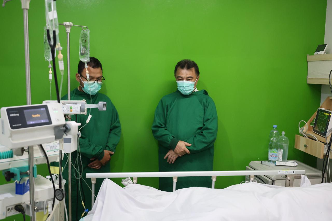 Wawali Bekasi Jenguk Dua Korban Ledakan Cimuning di ICU