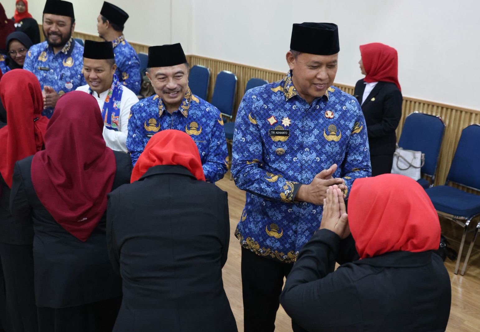 Tri Adhianto Gowes dari Rumah untuk Serahkan SK Kepala Sekolah di Bekasi