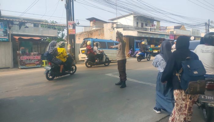 Optimalkan Pelayanan Publik, Polsek Taktakan Intensifkan Pengaturan Lalu Lintas di Titik Rawan Kepadatan
