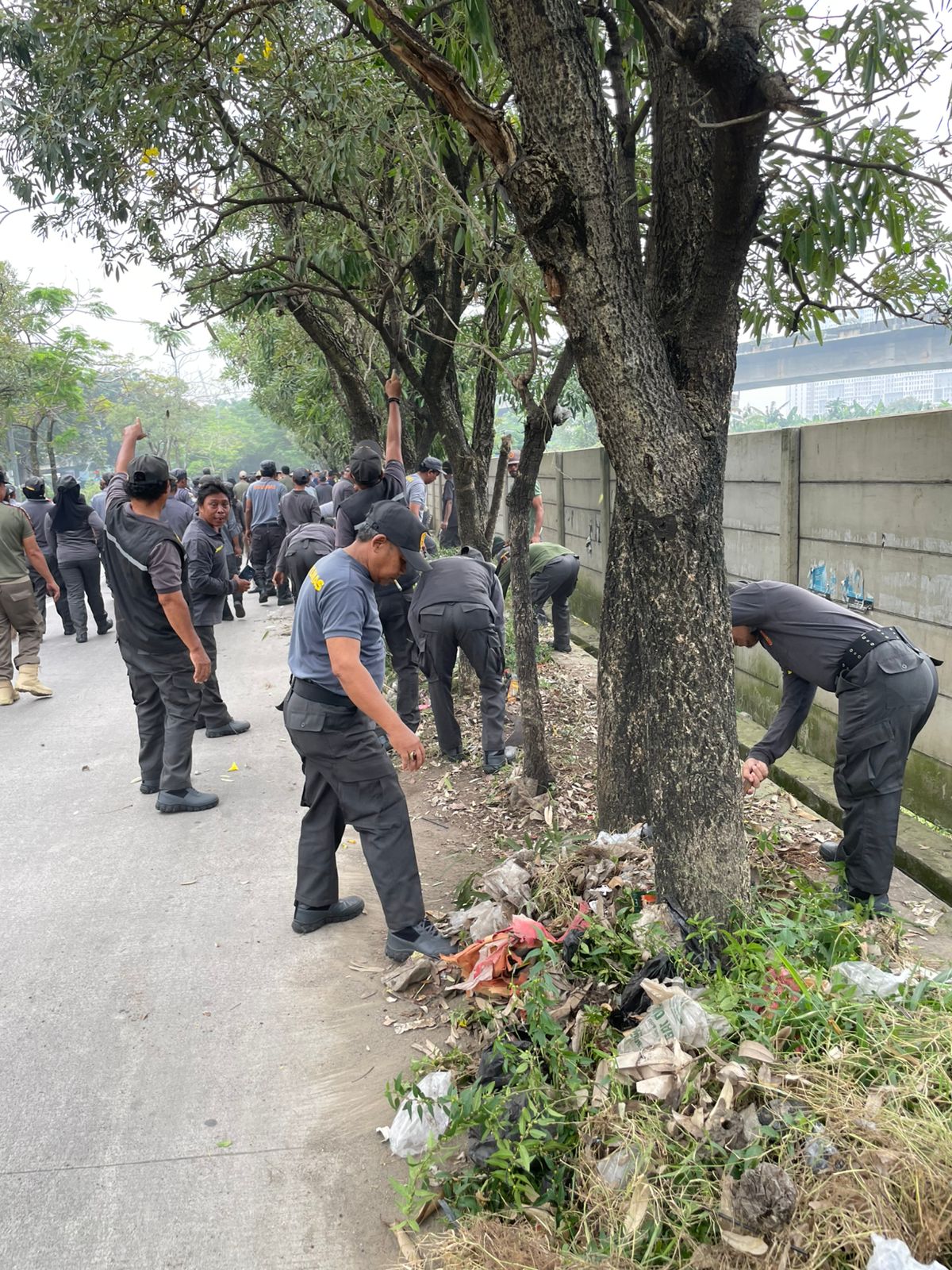 Satpol PP Bekasi Gelar Gotong Royong Massal K3 di Medan Satria
