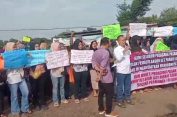 Ratusan Pedagang Pasar Sampay Demo, Tolak Gate Parkir yang Bikin Omzet Anjlok