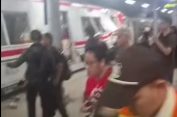 KA Argo Bromo Anggrek Tabrak KRL di Bekasi Timur