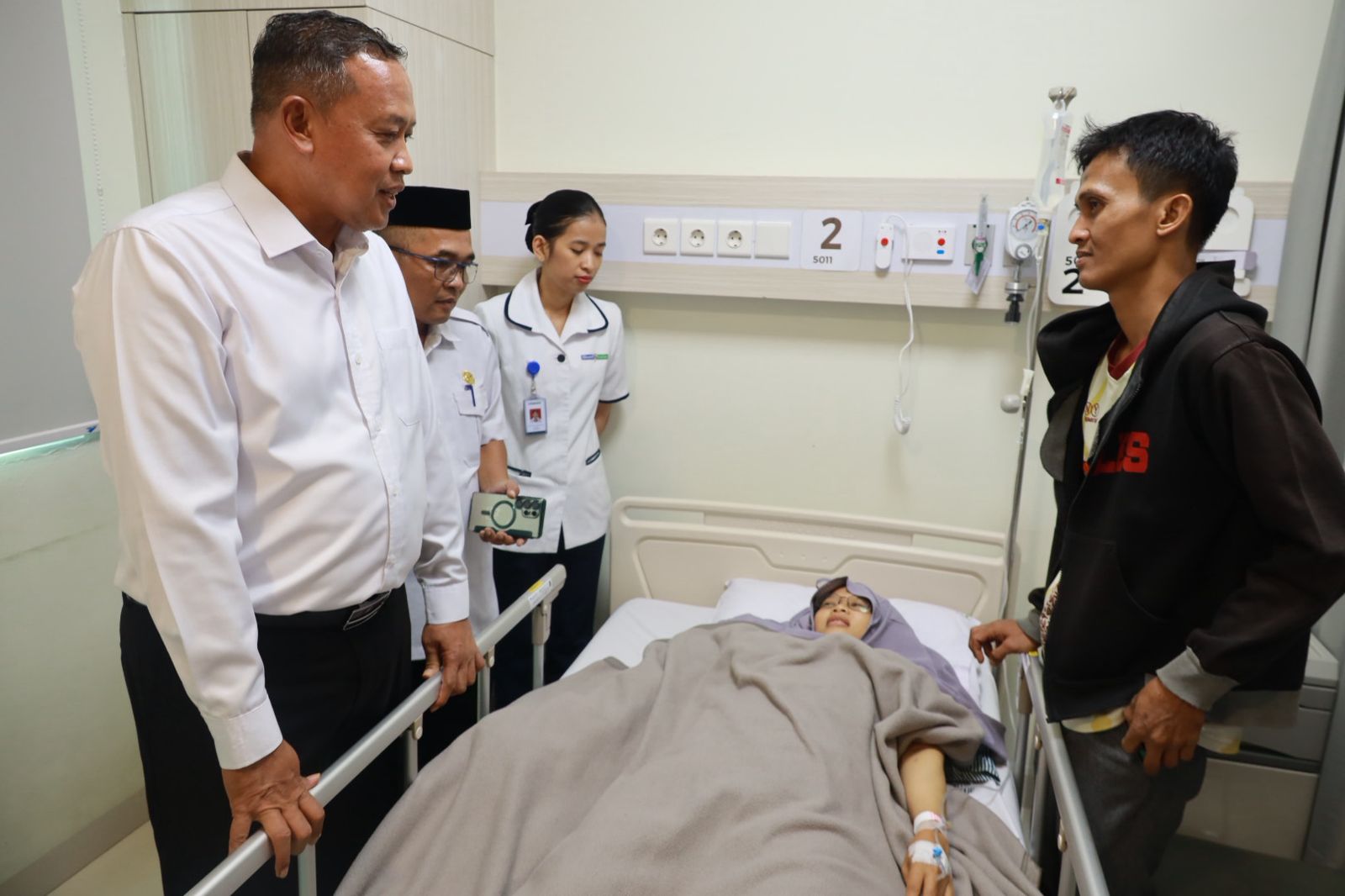 Wali Kota Bekasi Tanggung Biaya Sekolah Anak Korban Kecelakaan Mobil SPPG