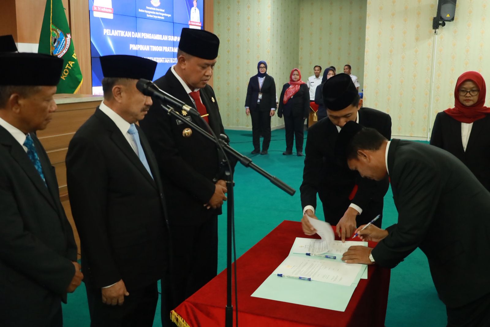 Wali Kota Bekasi Rotasi Dua Pejabat Eselon II, Disnaker Ditarget Kirim Tenaga Kerja ke Luar Negeri