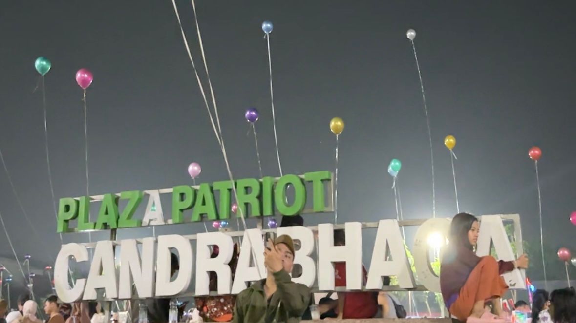 Festival Balon Plaza Patriot Bekasi Dipadati Warga Saat Malam Minggu