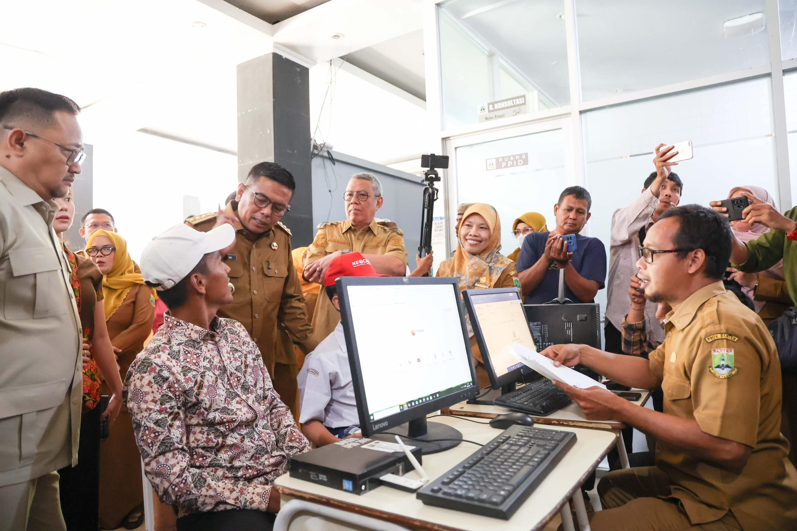 Gubernur Banten Andra Soni Pantau MBG dan Pra-SPMB 2026, Tekankan Pelayanan Setara