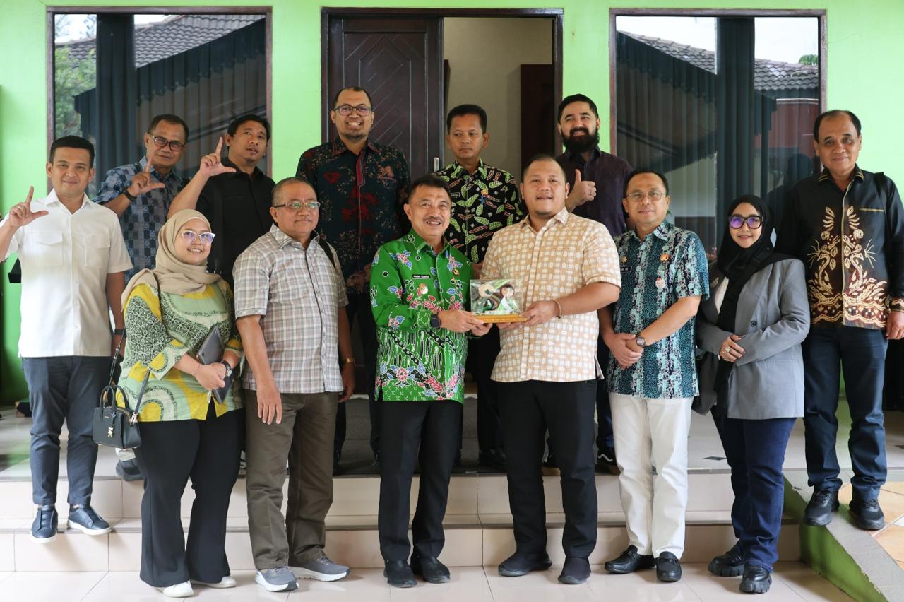 Terima DPRD Banjarbaru, Plh Wali Kota Bekasi Harris Bobihoe Bahas Peningkatan PAD