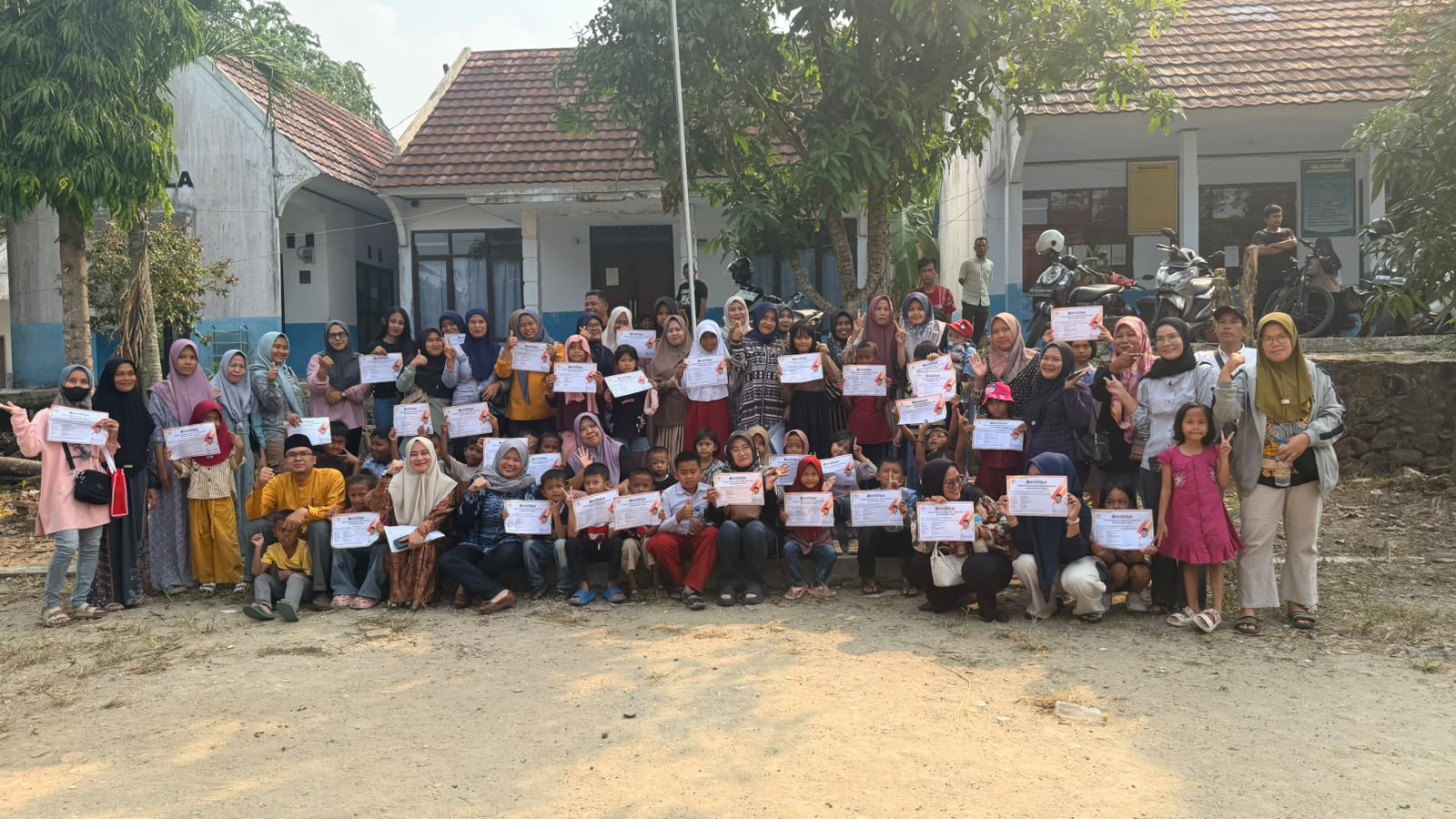 Ketua DPRD Lebak Serahkan Bantuan PIP Aspirasi Bonnie Triana untuk 131 Siswa