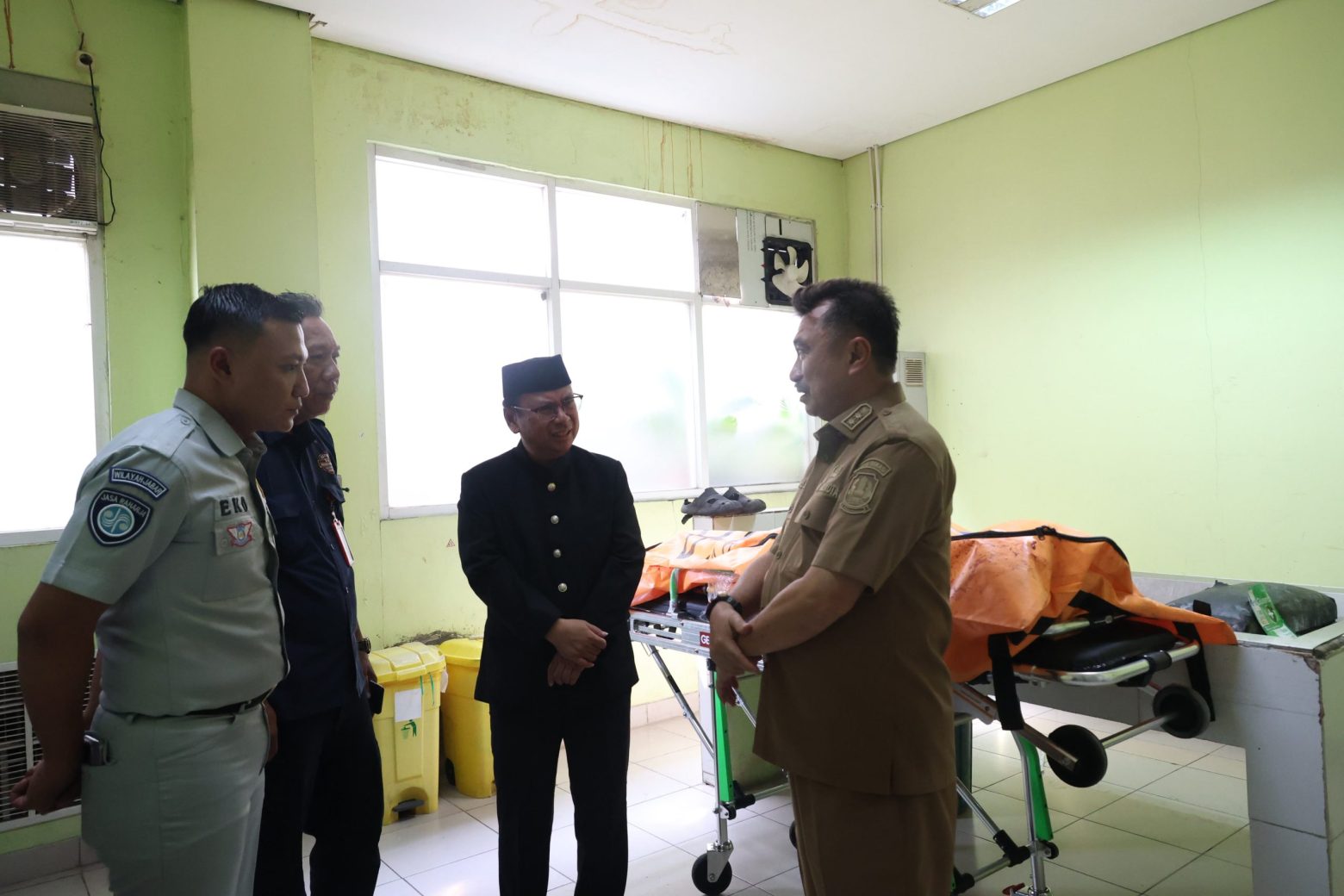 Wakil Wali Kota Bekasi Jenguk Korban Kecelakaan Cut Mutia di RSUD CAM