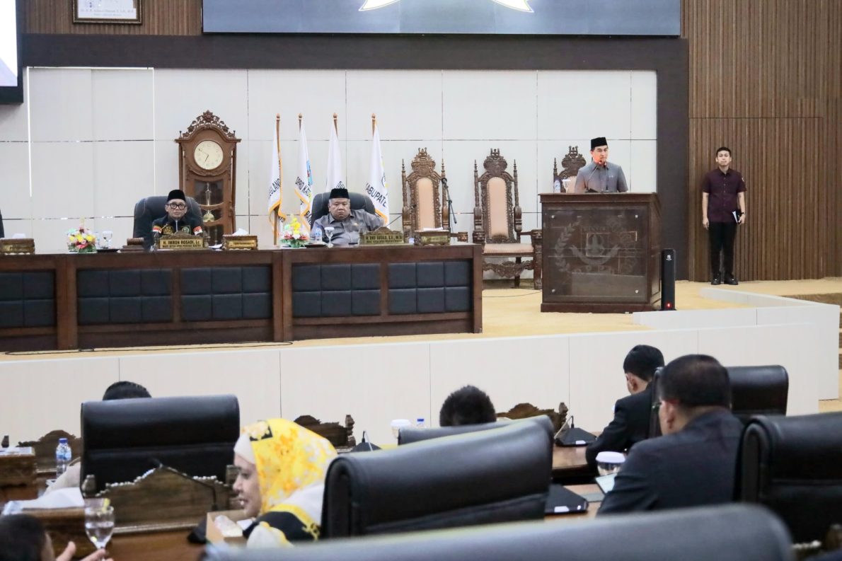 Jawaban Gubernur Banten atas Usul DPRD tentang Raperda Penyelenggaraan Pendidikan