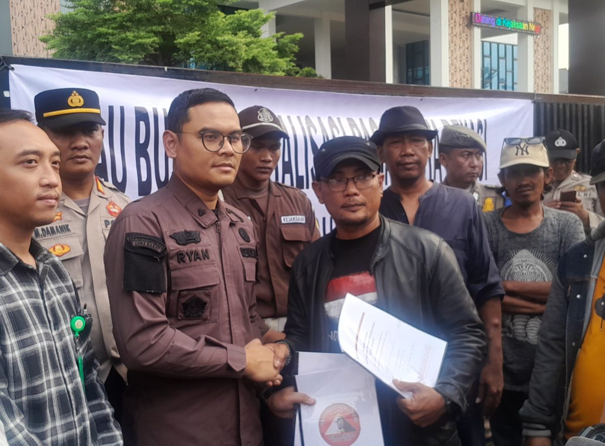 Kasus Dugaan Pungli MCK Pasar Bantargebang, Massa Desak Kejari Bekasi Tetapkan Tersangka