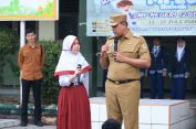 Tri Adhianto Tinjau Hari Pertama Sekolah di SMPN 12 Kota Bekasi