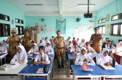 Wawali Bekasi Tinjau Hari Pertama Sekolah di Dua SMP Negeri