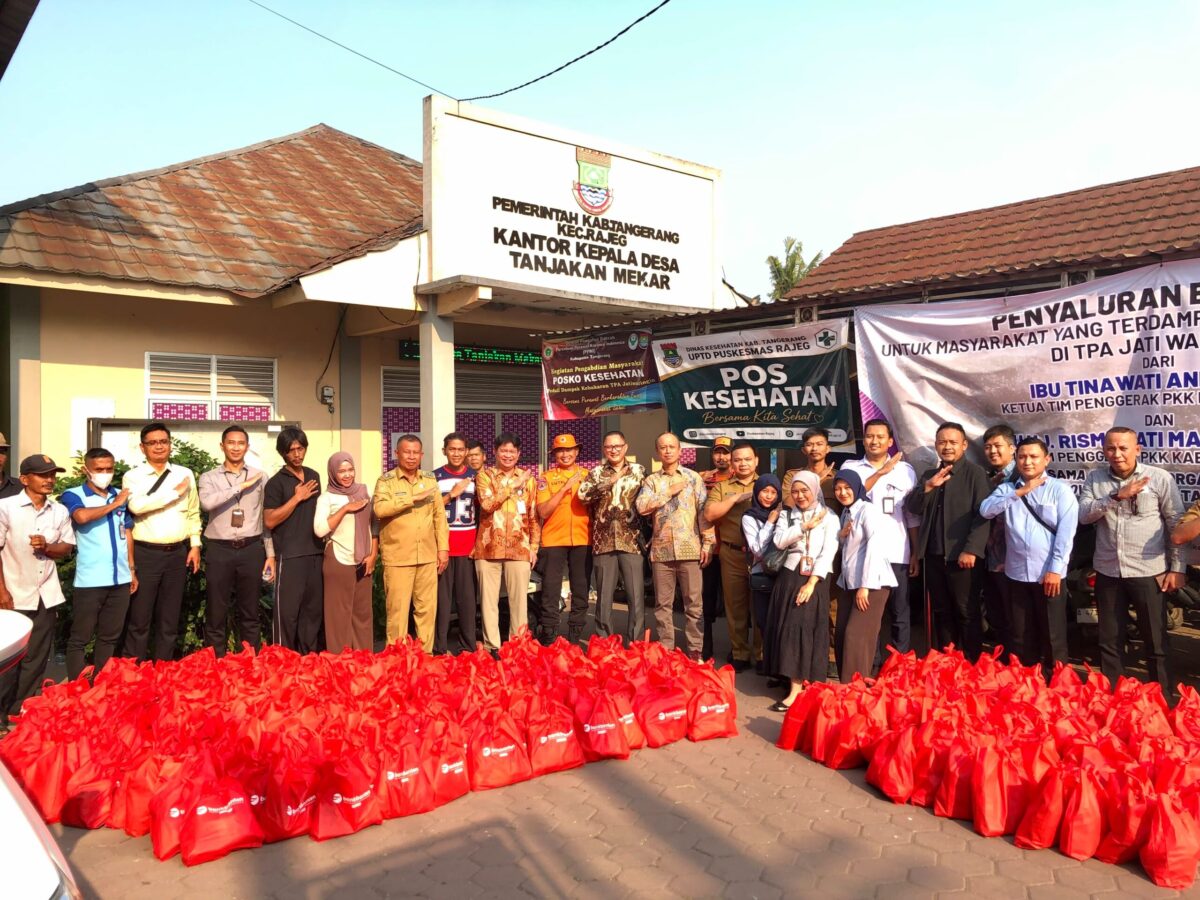 Bank Banten Salurkan Bantuan Korban Kebakaran TPA Jatiwaringin Tangerang