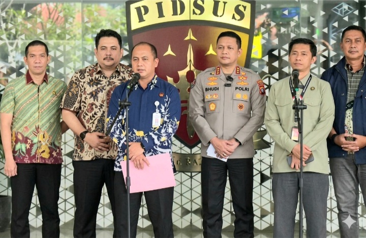 Polri Serahkan Tersangka dan Barang Bukti Korupsi ke Kejaksaan Agung