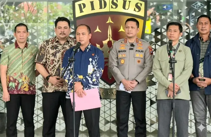 Polri Serahkan Tersangka dan Barang Bukti Korupsi ke Kejaksaan Agung