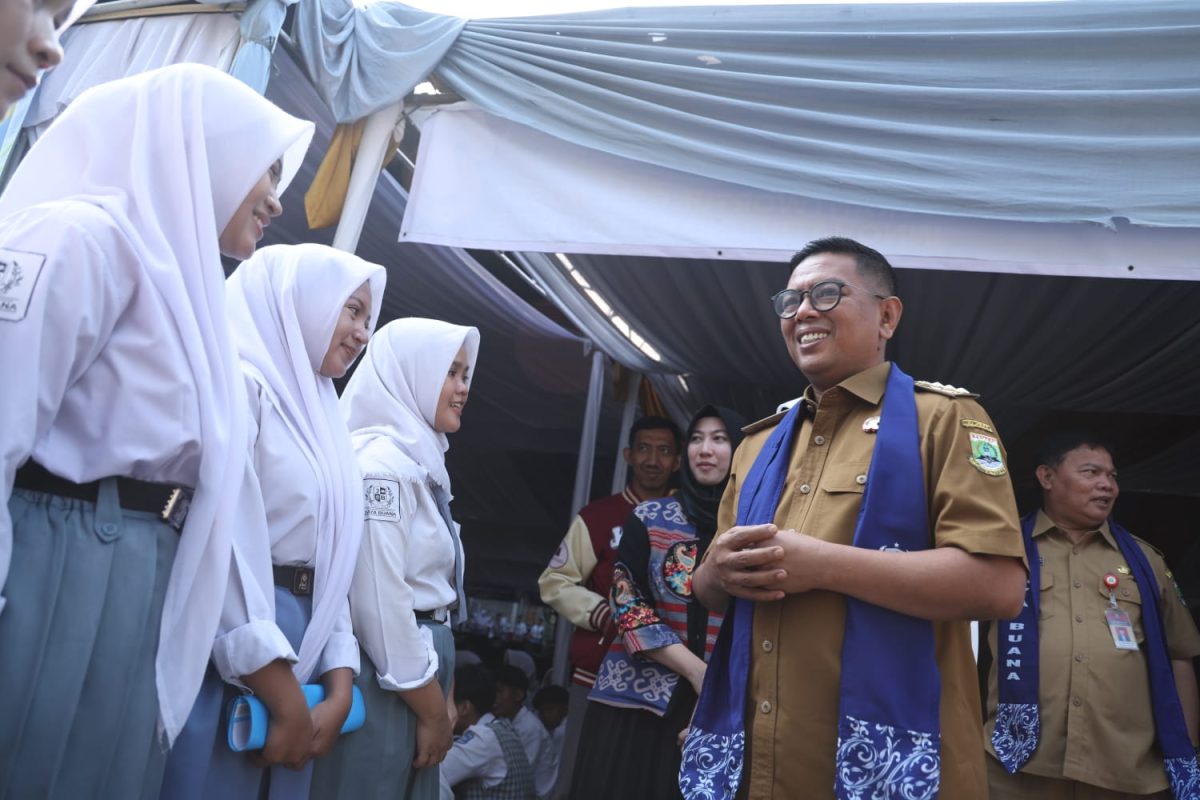 Gubernur Andra Soni Tegaskan Program Sekolah Gratis Hadir dengan Pendidikan Berkualitas