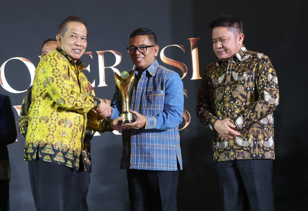 Gubernur Banten Andra Soni Raih Bakti Nayaka Mahambara
