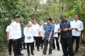 Bupati Dewi Tinjau Pembangunan Jalan Saninten-Banyumundu
