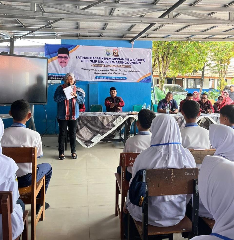 Juwita Wulandari Buka LDKS SMPN 1 Warunggunung