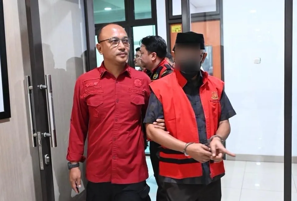 Kejati Jabar Tahan 2 Tersangka Korupsi Tunjangan DPRD